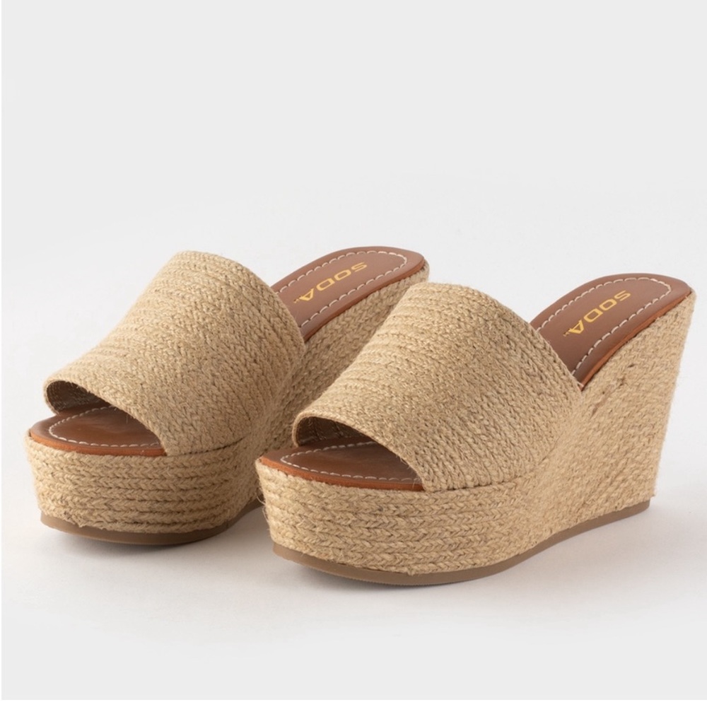 Soda Bounty Nude Woven Jute Wedge Heel Sandal Size 7